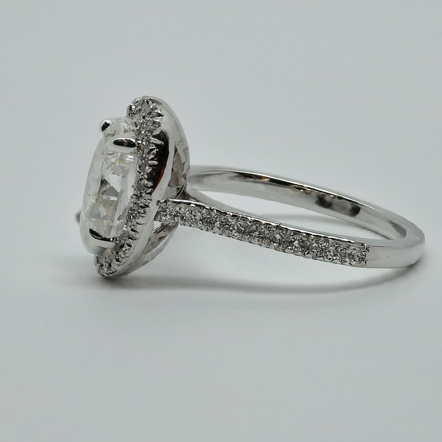 4 Prong Setting Side Stone Halo Ring